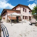 Dom wakacyjny Inviting In Appenines With Covered Swimming Pool