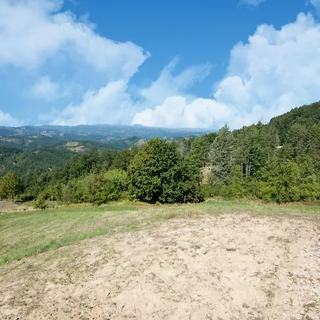 Dom wakacyjny Inviting In Appenines With Covered Swimming Pool