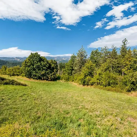 Holiday home Inviting In Appenines With Covered Swimming Pool *