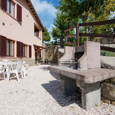 Holiday home Inviting In Appenines With Covered Swimming Pool Apecchio
