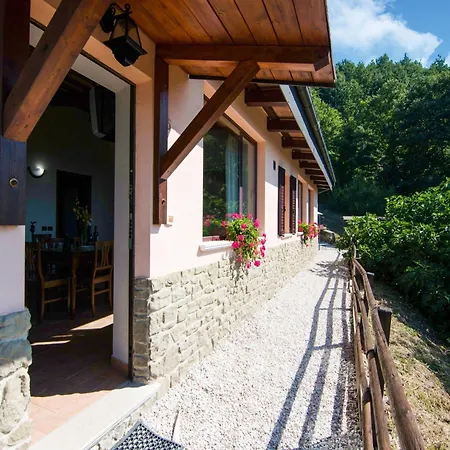 Inviting In Appenines With Covered Swimming Pool Holiday home