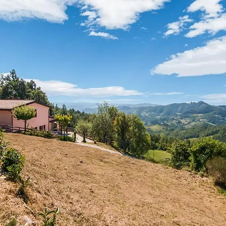 Holiday home Inviting In Appenines With Covered Swimming Pool Apecchio