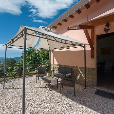 Dom wakacyjny Inviting In Appenines With Covered Swimming Pool *