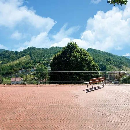 Holiday home Inviting In Appenines With Covered Swimming Pool