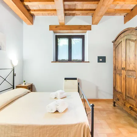Holiday home Inviting In Appenines With Covered Swimming Pool