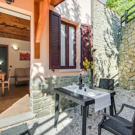 Holiday home Inviting In Appenines With Covered Swimming Pool *