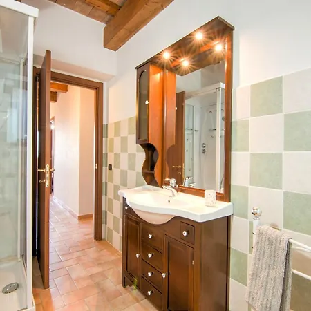 Inviting In Appenines With Covered Swimming Pool Дом отдыха *