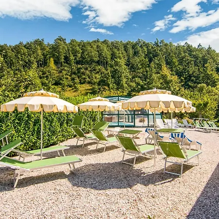 Дом отдыха Inviting In Appenines With Covered Swimming Pool