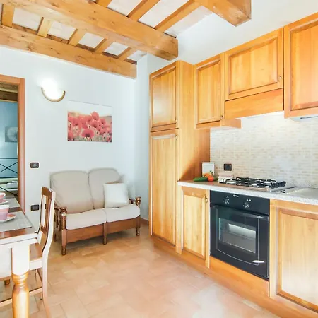 Hébergement de vacances Inviting In Appenines With Covered Swimming Pool